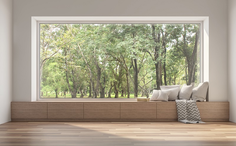 Tipos de ventanas modernas con vistas a un bosque